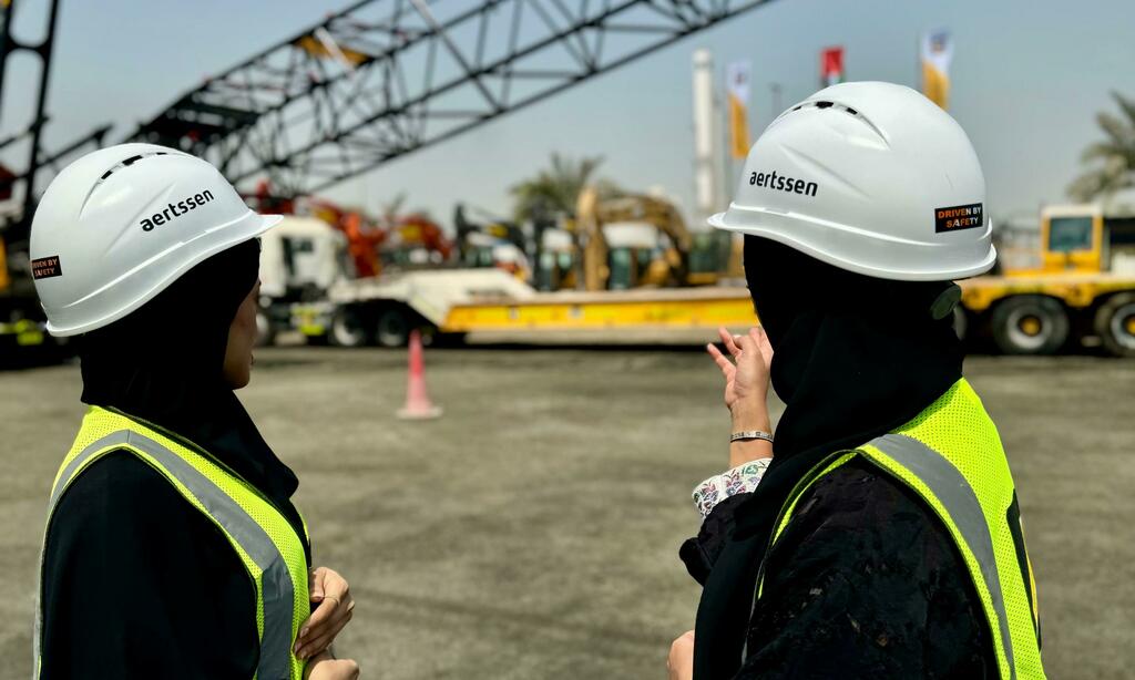 Receptionist emirati