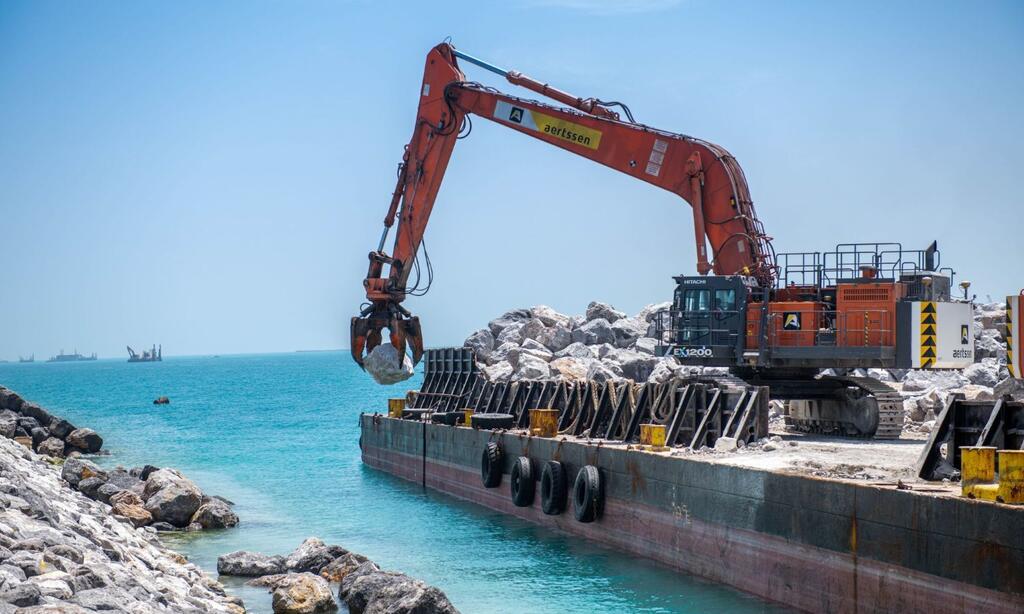 AMS excavator operator